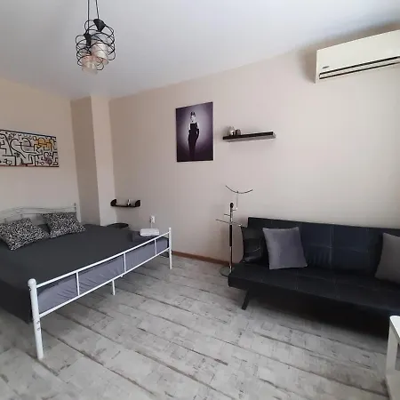 Lefterov's Guests Апартамент *